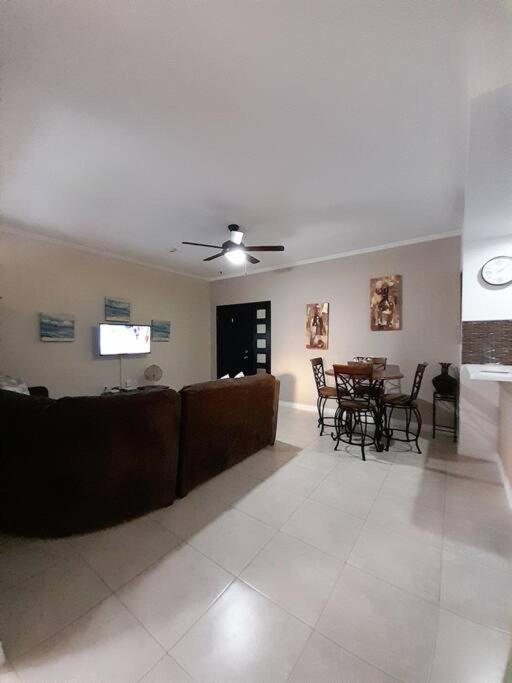 Choose To Be Happy At Brompton Estates - One And Two Bedroom With Pool Kingston Eksteriør billede